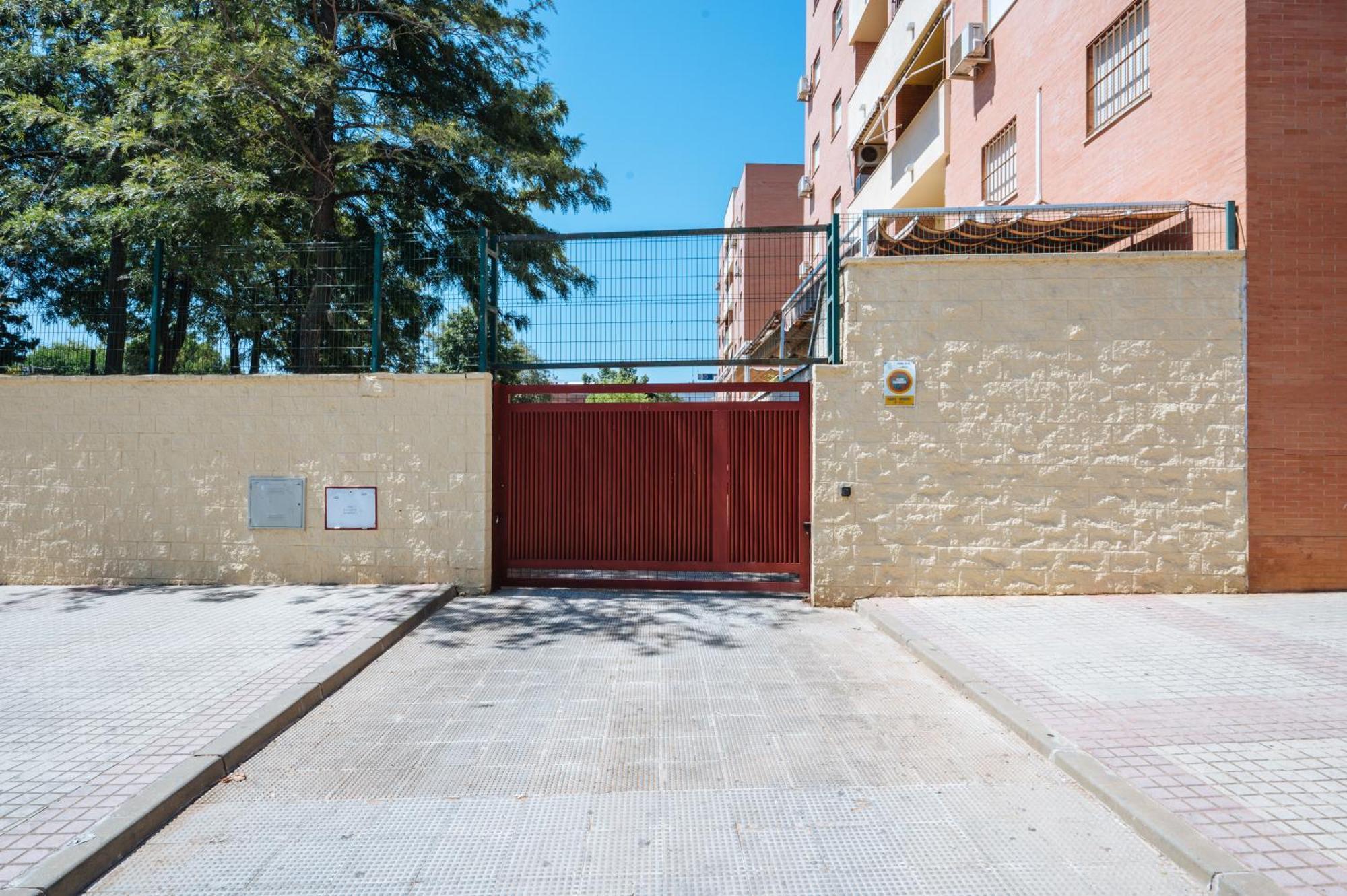 Parking En Sevilla Centro Y Piscina En Verano Камас Экстерьер фото